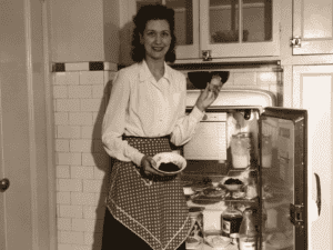 is the image of the happy 1950s housewife accurate