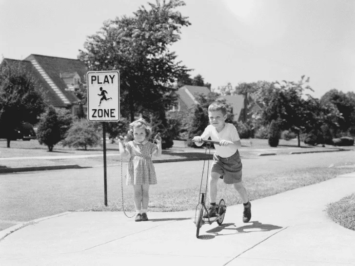 why were suburbs formed in the 1950s