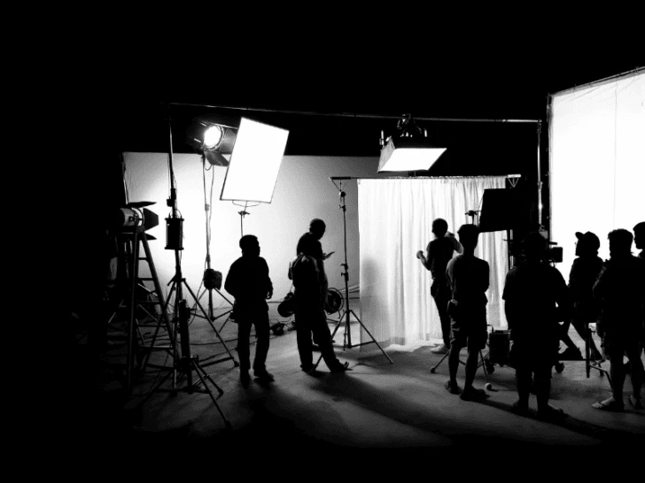 what is the difference between a producer and a director