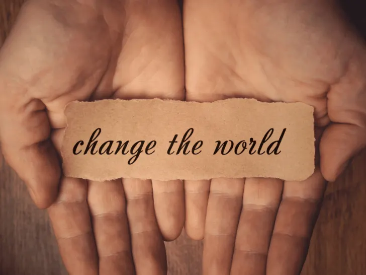 Two hands holding a paper inspiring to 